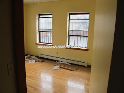 Jamaica Plain Spacious 1 bed 1 bath available NOW on Centre St in Boston! Boston - $2,300