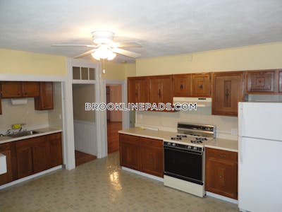 Brookline 2 Beds 1 Bath  Chestnut Hill - $3,000