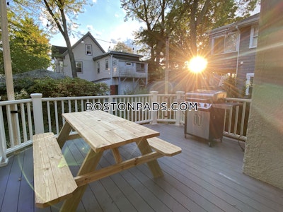 Somerville 5 Beds 2.5 Baths Tufts  Tufts - $8,250