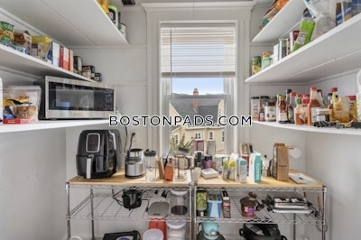 Somerville 3 Beds 1 Bath  Tufts - $11,200